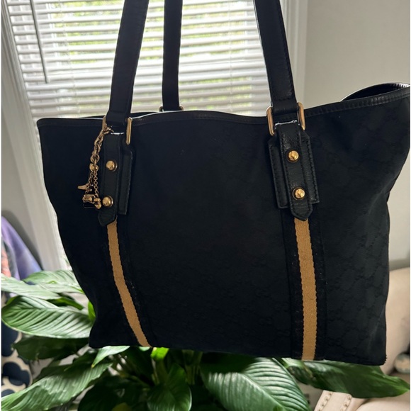 Gucci shoulder tote bag with charms 💯 authentic - Picture 3 of 15